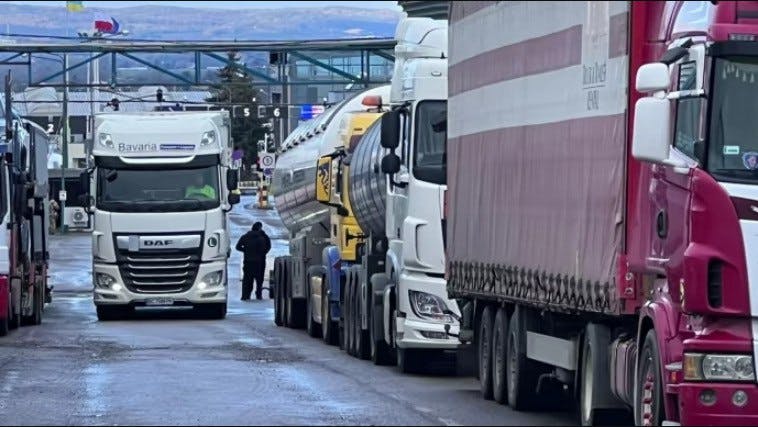  Nearly 2,200 Trucks Stuck at Border as Polish Farmers Continue Blockade